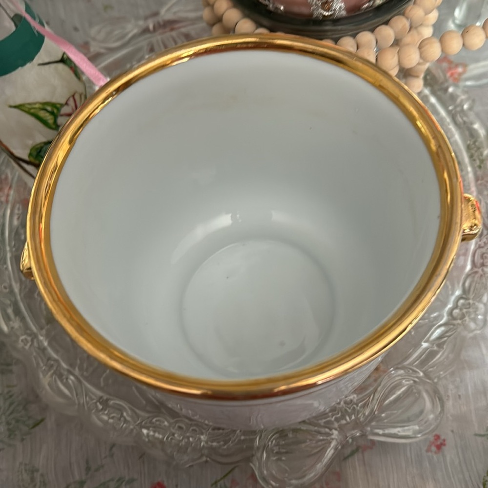 EUC White ceramic planter with gold trim - Picture 2 of 6